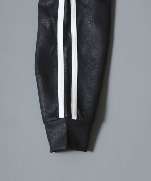 SITRY（シトリー）の「Fake Leather Track Jacket/オーバーサイズ フェイクレザー サイドライン スター フラワー ワンポイント刺繍 ダブルジップ トラックジャケット ジャージ（ジャージ・メンズ・ブラック系その他/ブラック・L/M）」の13枚目の写真