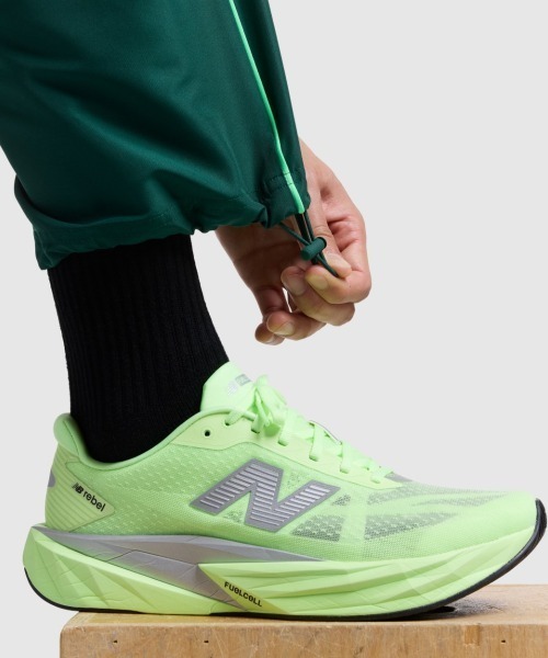 NEW BALANCE(ニューバランス)の「New Balance Klutch Men's Woven Track Pant(ニューバランス クラッチ ウーブン トラック パンツ)(スウェットパンツ・メンズ・グリーン系/ブラック・LARGE/X-LARGE/MEDIUM/SMALL/XX-LARGE)」の9枚目の写真