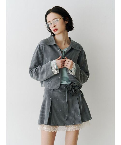 jouetie(ジュエティ)の「ステンカラーラインストーンショートジャケット【セットアップ対応】 春服 春アウター 入学式(テーラードジャケット・レディース・グレー/ブラウン/レッド・MEDIUM)」の4枚目の写真
