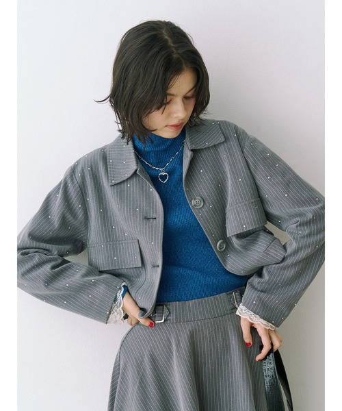 jouetie(ジュエティ)の「ステンカラーラインストーンショートジャケット【セットアップ対応】 春服 春アウター 入学式(テーラードジャケット・レディース・グレー/ブラウン/レッド・MEDIUM)」の6枚目の写真