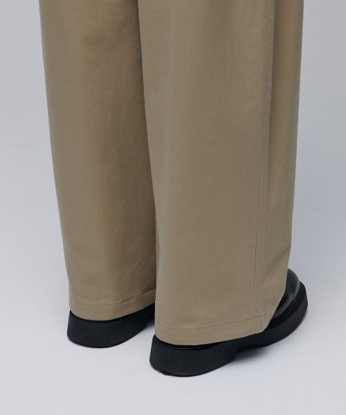 MUSINSA STANDARD（ムシンサスタンダード）の「カーブドワイドチノパンツ[ベージュ]（その他パンツ・メンズ・その他・40/38/36/34/32/30/31/33/26/27/29/42/28）」の2枚目の写真
