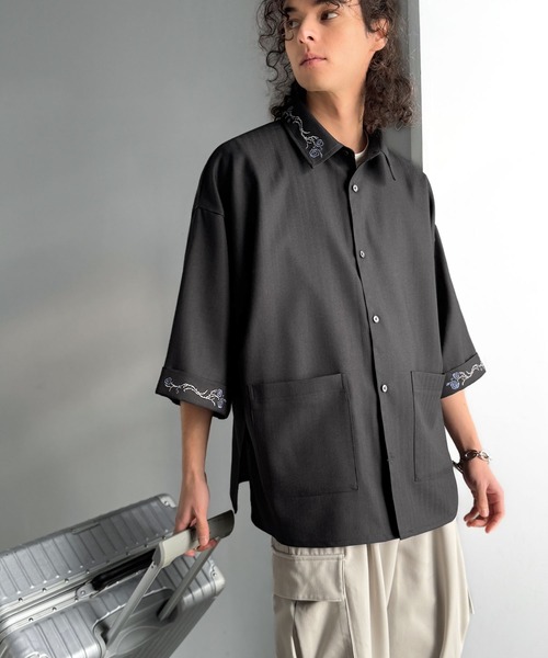 Classical Origin（クラシカルオリジン）の「「日常に溶け込む、魅せる服。」刺繍使い半袖シャツジャケット/Embroidery Design Shirt Jacket（シャツ/ブラウス・メンズ・グレー/ブラック・SMALL/MEDIUM/LARGE）」の3枚目の写真