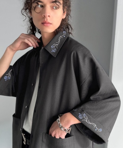 Classical Origin（クラシカルオリジン）の「「日常に溶け込む、魅せる服。」刺繍使い半袖シャツジャケット/Embroidery Design Shirt Jacket（シャツ/ブラウス・メンズ・グレー/ブラック・SMALL/MEDIUM/LARGE）」の15枚目の写真