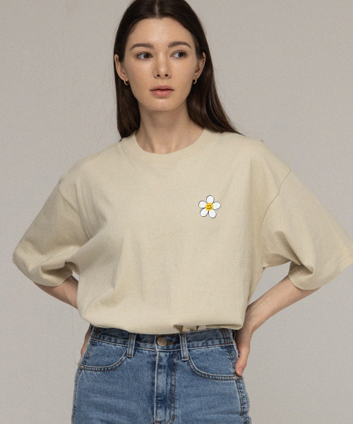 GRAVER（グレーバー）の「[ユニセックス]ペインティングスモールフラワードット半袖Tシャツ_サンドベージュ（Tシャツ/カットソー・レディース・ベージュ・MEDIUM/SMALL/LARGE/X-LARGE）」の2枚目の写真