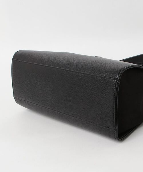 Guess(ゲス)の「RUDIE Satchel ハンドバッグ (ショルダーバッグ・レディース・ブラック・ONE SIZE)」の4枚目の写真