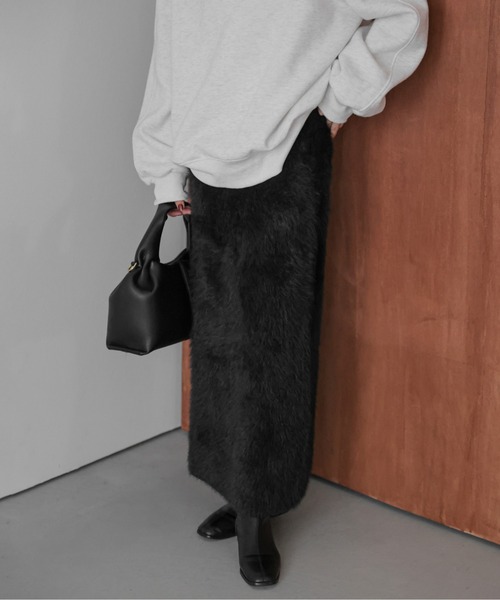 AMELY(エミリー)の「Iライン シャギーニットスカート(スカート・レディース・ブラック/ライトベージュ/ブラウン/テラコッタ・M/L)」の5枚目の写真