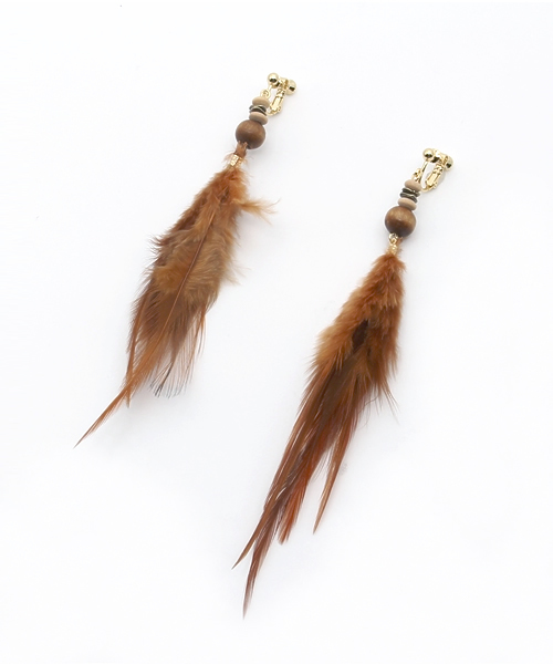 Kastane（カスタネ）の「フェザーイヤリング（イヤリング・レディース・オフホワイト/ブラウン・FREE）」の7枚目の写真