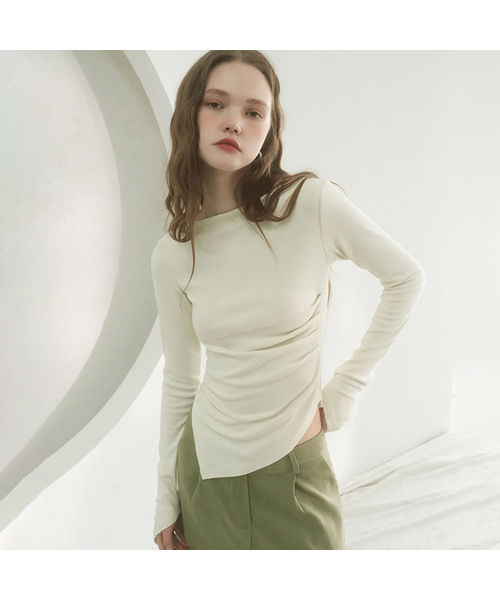 Vivacious(ビバシャス)の「V Drape Long Sleeve - 3COL(Tシャツ/カットソー・レディース・ブラック/アイボリー/チャコール・SMALL/MEDIUM/LARGE)」の2枚目の写真