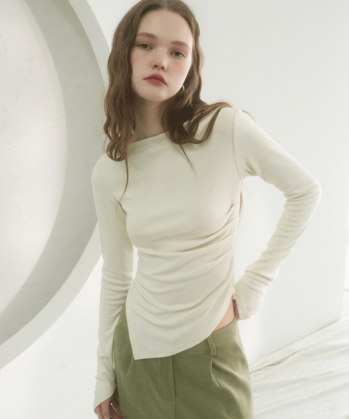 Vivacious(ビバシャス)の「V Drape Long Sleeve - 3COL(Tシャツ/カットソー・レディース・ブラック/アイボリー/チャコール・SMALL/MEDIUM/LARGE)」の5枚目の写真