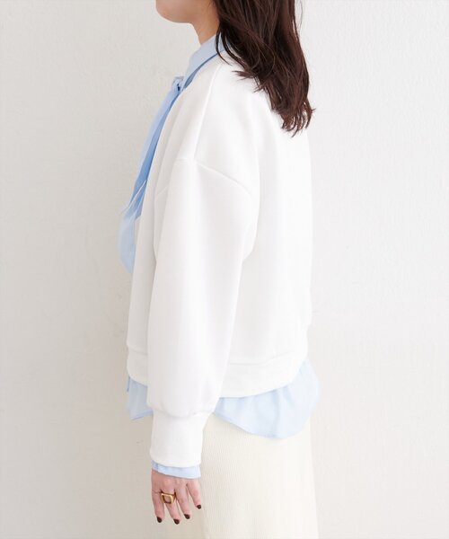 natural couture（ナチュラルクチュール）の「ボウタイ付きシャツレイヤードプルオーバー（スウェット・レディース・オフホワイト/グレー/ネイビー・FREE）」の12枚目の写真