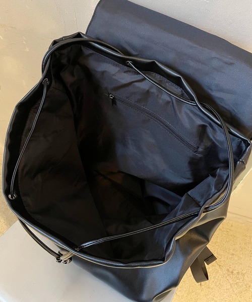 SPINNS（スピンズ）の「合皮ナップサック/刺繍ロゴ/ハトメ/大容量リュック/ユニセックス（バックパック/リュック・メンズ・ブラック・ONESIZE）」の21枚目の写真