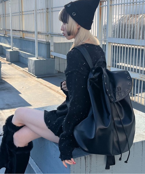 SPINNS（スピンズ）の「合皮ナップサック/刺繍ロゴ/ハトメ/大容量リュック/ユニセックス（バックパック/リュック・メンズ・ブラック・ONESIZE）」の8枚目の写真