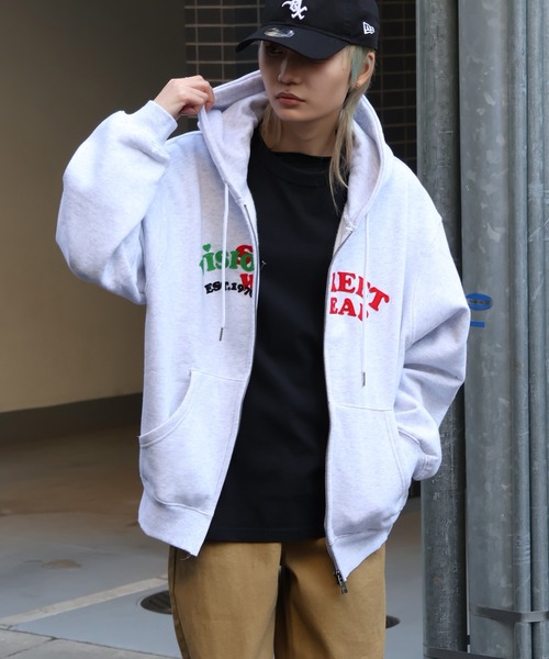 VISION STREET WEAR(ヴィジョンストリートウェア)の「【VISION STREET WEAR/ヴィジョンストリートウェア】Felt Arch ZIP Hoodie/フェルト パッチワークロゴ 配色 パーカー フーディー(パーカー・メンズ・グリーン系その他/ブラック/ライトグレー・L/M/LL)」の7枚目の写真