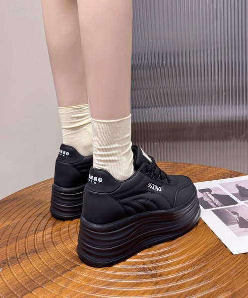 Lace Ladies（レースレディース）の「サイドロゴ レースアップ ボリューム 厚底 スニーカー（スニーカー・レディース・ブラック/ホワイト・22.5cm/23cm/23.5cm/24cm/24.5cm）」の9枚目の写真