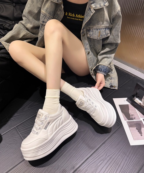 Lace Ladies（レースレディース）の「サイドロゴ レースアップ ボリューム 厚底 スニーカー（スニーカー・レディース・ブラック/ホワイト・22.5cm/23cm/23.5cm/24cm/24.5cm）」の11枚目の写真