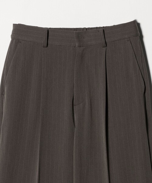 A DAY IN THE LIFE UNITED ARROWS（アデイインザライフユナイテッドアローズ）の「裏起毛 ストライプ タックワイドパンツ ‐ウォッシャブル‐＜A DAY IN THE LIFE＞（スラックス・レディース・グレー系/オフホワイト/ダークブラウン・M/S）」の5枚目の写真