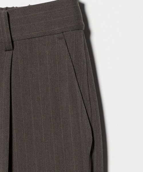 A DAY IN THE LIFE UNITED ARROWS（アデイインザライフユナイテッドアローズ）の「裏起毛 ストライプ タックワイドパンツ ‐ウォッシャブル‐＜A DAY IN THE LIFE＞（スラックス・レディース・グレー系/オフホワイト/ダークブラウン・M/S）」の6枚目の写真