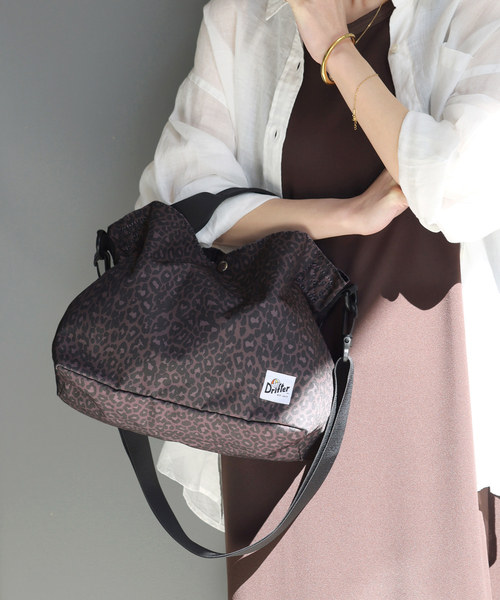 Drifter（ドリフター）の「《WEB限定追加2》【Drifter/ドリフター】CARRY ALL BAG レオパード（ショルダーバッグ・レディース・ブラック系その他/ホワイト×ホワイト・FREE）」の2枚目の写真
