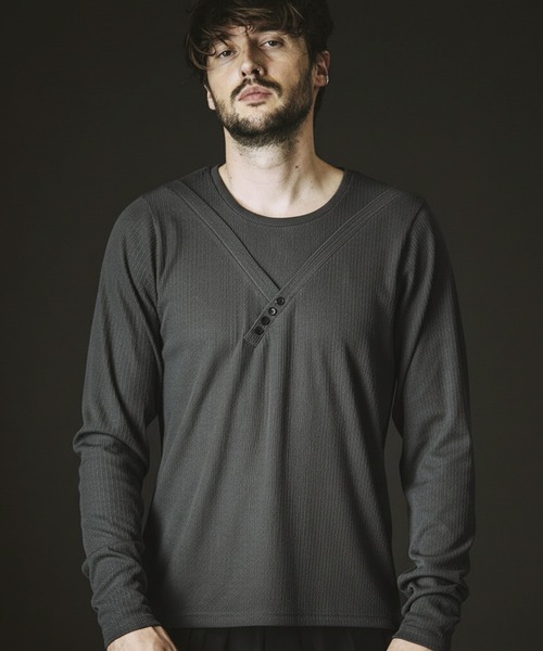 NO ID.（ノーアイディ）の「【NO ID.】Irregular Neck Pullover / イレギュラー ネック プルオーバー（Tシャツ/カットソー・メンズ・グレー/ブラック/ホワイト・2/1）」の3枚目の写真
