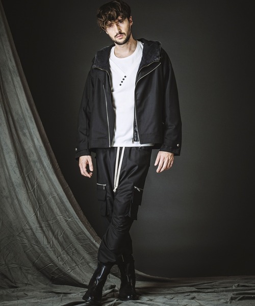 NO ID.（ノーアイディ）の「【NO ID.】Irregular Neck Pullover / イレギュラー ネック プルオーバー（Tシャツ/カットソー・メンズ・グレー/ブラック/ホワイト・2/1）」の11枚目の写真