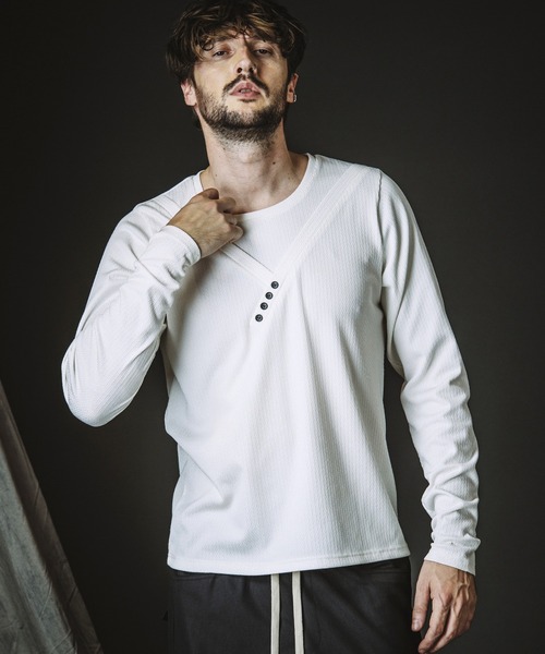 NO ID.（ノーアイディ）の「【NO ID.】Irregular Neck Pullover / イレギュラー ネック プルオーバー（Tシャツ/カットソー・メンズ・グレー/ブラック/ホワイト・2/1）」の4枚目の写真