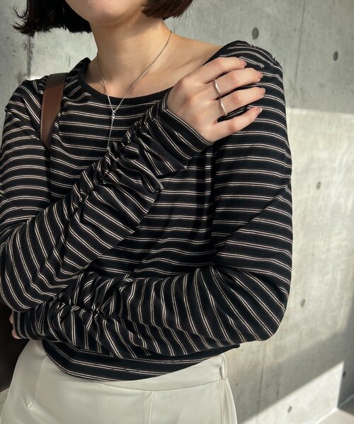 CAPRICIEUX LE'MAGE（カプリシューレマージュ）の「バックUネッククロップボーダーTシャツ（Tシャツ/カットソー・レディース・ブラック/オフホワイト/ブラウン・FREE）」の2枚目の写真