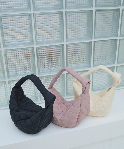 PAUL&ALICE（ポール&アリス）の「QUILTED SHOULDER BAG / BLACK（ショルダーバッグ・レディース・ブラック・FREE）」の2枚目の写真