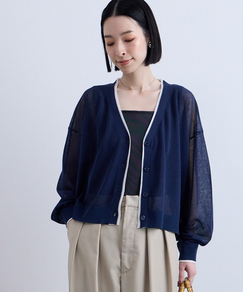 Aunely（オーネリー）の「【Aunely】透明感まとう シアー Vネックカーディガン/マシンウォッシャブル ＜YOSOOIシリーズ＞（カーディガン/ボレロ・レディース・ライトグリーン/モカ/ネイビー/グレー/ブラック/アイボリー/グレイッシュベージュ・M/L）」の7枚目の写真