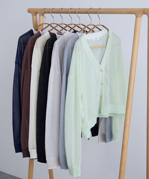 Aunely（オーネリー）の「【Aunely】透明感まとう シアー Vネックカーディガン/マシンウォッシャブル ＜YOSOOIシリーズ＞（カーディガン/ボレロ・レディース・ライトグリーン/モカ/ネイビー/グレー/ブラック/アイボリー/グレイッシュベージュ・M/L）」の10枚目の写真