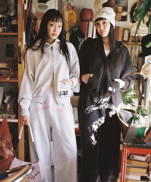 Russell Athletic(ラッセルアスレティック)の「X-girl × Russell SCRIPT LOGO SWEATPANTS(スウェットパンツ・レディース・アッシュ/ブラック・S/M)」の4枚目の写真