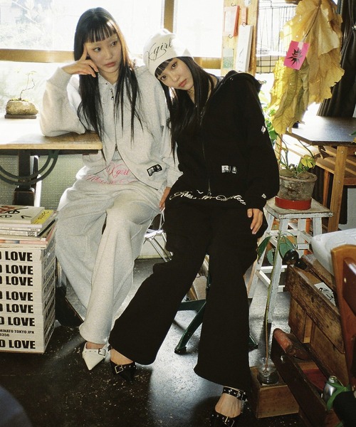 Russell Athletic(ラッセルアスレティック)の「X-girl × Russell SCRIPT LOGO SWEATPANTS(スウェットパンツ・レディース・アッシュ/ブラック・S/M)」の7枚目の写真