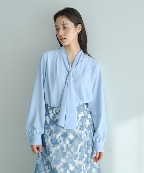 YECCA VECCA（イェッカヴェッカ）の「スカーフリング付きボウタイブラウス（シャツ/ブラウス・レディース・オフホワイト/サックスブルー/ピンク/ネイビー・FREE）」の3枚目の写真