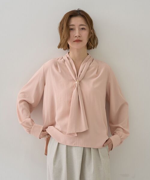 YECCA VECCA（イェッカヴェッカ）の「スカーフリング付きボウタイブラウス（シャツ/ブラウス・レディース・オフホワイト/サックスブルー/ピンク/ネイビー・FREE）」の4枚目の写真