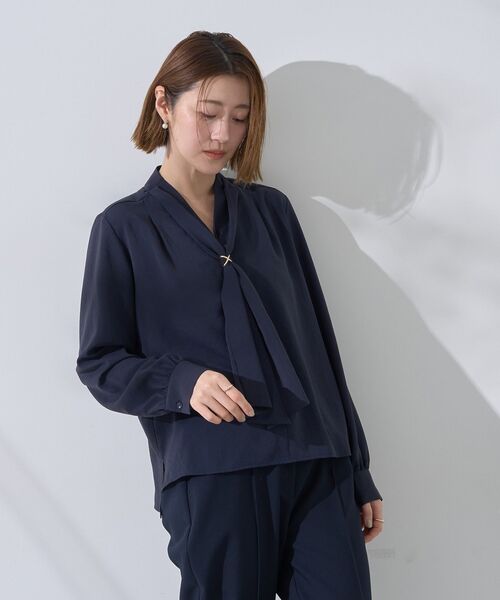 YECCA VECCA（イェッカヴェッカ）の「スカーフリング付きボウタイブラウス（シャツ/ブラウス・レディース・オフホワイト/サックスブルー/ピンク/ネイビー・FREE）」の6枚目の写真