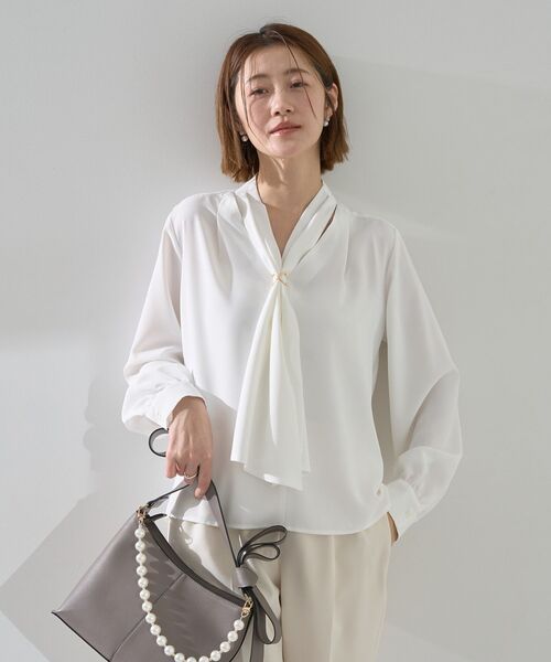 YECCA VECCA（イェッカヴェッカ）の「スカーフリング付きボウタイブラウス（シャツ/ブラウス・レディース・オフホワイト/サックスブルー/ピンク/ネイビー・FREE）」の11枚目の写真