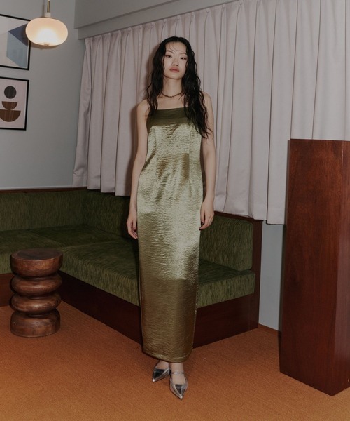 ANDRESD（アンドレスド）の「グロッシーサテンバックリボンドレス