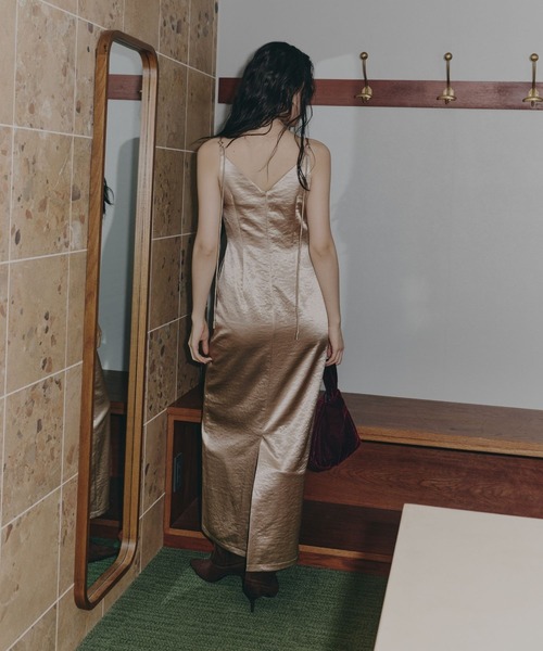 ANDRESD(アンドレスド)の「グロッシーサテンバックリボンドレス / glossy satin back ribbon dress(ドレス・レディース・ベージュ/ライトブルー/ブラウン/ピンク/ブラック/グリーン/ホワイト/ブラック×シルバー・S/L/M)」の18枚目の写真