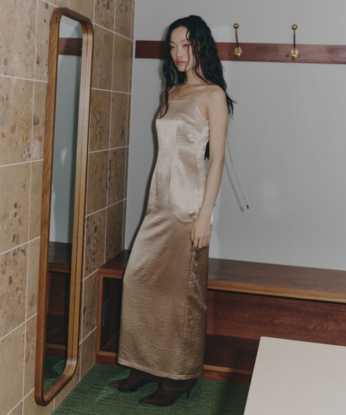 ANDRESD(アンドレスド)の「グロッシーサテンバックリボンドレス / glossy satin back ribbon dress(ドレス・レディース・ベージュ/ライトブルー/ブラウン/ピンク/ブラック/グリーン/ホワイト/ブラック×シルバー・S/L/M)」の17枚目の写真