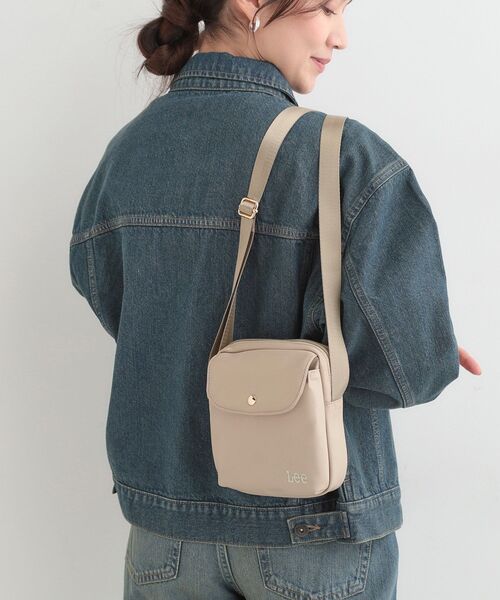 Lee（リー）の「【Lee別注／撥水】ミニショルダー（ショルダーバッグ・レディース・シルバー系7/ブラック系7/ライトオレンジ系1/アイボリー系7/ゴールド系7・00）」の5枚目の写真