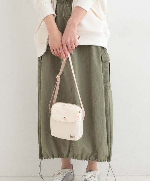 Lee（リー）の「【Lee別注／撥水】ミニショルダー（ショルダーバッグ・レディース・シルバー系7/ブラック系7/ライトオレンジ系1/アイボリー系7/ゴールド系7・00）」の6枚目の写真