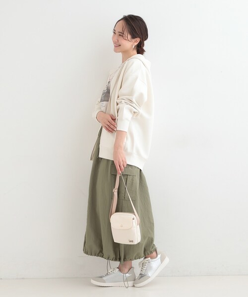 Lee（リー）の「【Lee別注／撥水】ミニショルダー（ショルダーバッグ・レディース・シルバー系7/ブラック系7/ライトオレンジ系1/アイボリー系7/ゴールド系7・00）」の7枚目の写真