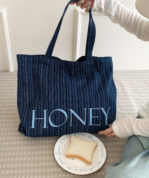 Vini(ヴィニ)の「【2サイズ展開】ストライプ ボーダー HONEY ロゴ トートバッグ(トートバッグ・レディース・ネイビー系2/ネイビー系1・FREE)」の9枚目の写真