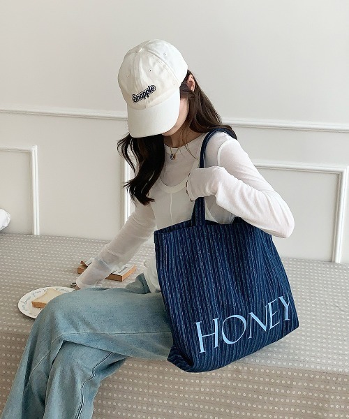 Vini(ヴィニ)の「【2サイズ展開】ストライプ ボーダー HONEY ロゴ トートバッグ(トートバッグ・レディース・ネイビー系2/ネイビー系1・FREE)」の10枚目の写真