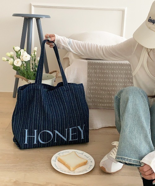 Vini(ヴィニ)の「【2サイズ展開】ストライプ ボーダー HONEY ロゴ トートバッグ(トートバッグ・レディース・ネイビー系2/ネイビー系1・FREE)」の12枚目の写真