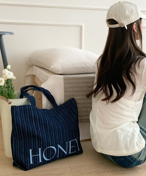 Vini(ヴィニ)の「【2サイズ展開】ストライプ ボーダー HONEY ロゴ トートバッグ(トートバッグ・レディース・ネイビー系2/ネイビー系1・FREE)」の14枚目の写真