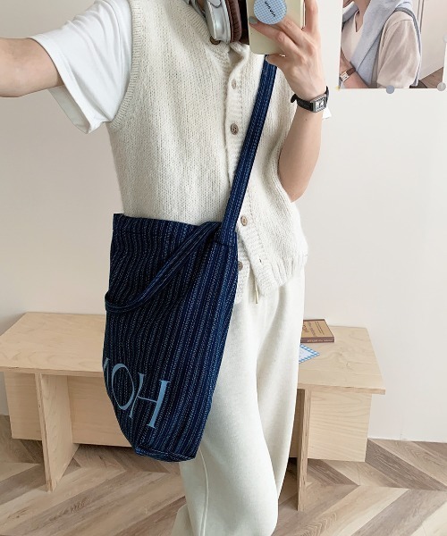 Vini(ヴィニ)の「【2サイズ展開】ストライプ ボーダー HONEY ロゴ トートバッグ(トートバッグ・レディース・ネイビー系2/ネイビー系1・FREE)」の5枚目の写真