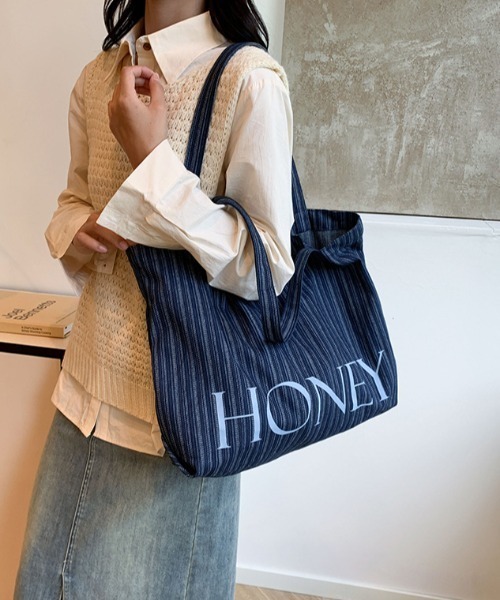 Vini(ヴィニ)の「【2サイズ展開】ストライプ ボーダー HONEY ロゴ トートバッグ(トートバッグ・レディース・ネイビー系2/ネイビー系1・FREE)」の7枚目の写真