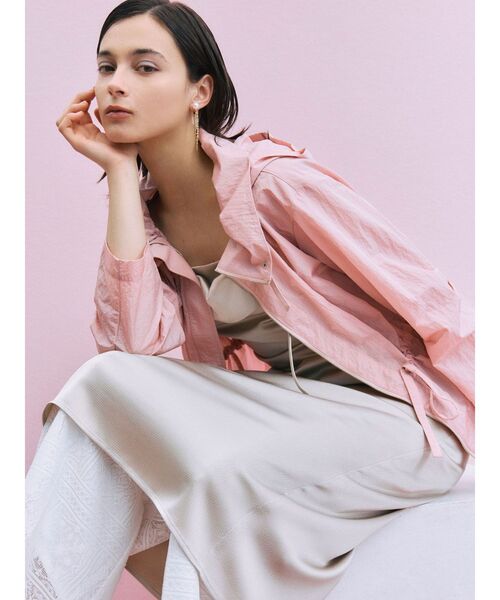 LAGUNAMOON(ラグナムーン)の「ハンマーサテンラペルキャミワンピース(ワンピース・レディース・ブラック/ベージュ・SMALL/MEDIUM)」の7枚目の写真