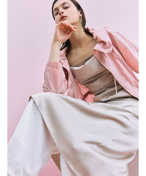 LAGUNAMOON(ラグナムーン)の「ハンマーサテンラペルキャミワンピース(ワンピース・レディース・ブラック/ベージュ・SMALL/MEDIUM)」の8枚目の写真