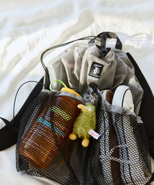 COBMASTER（コブマスター）の「Cobmaster × FREAK'S STORE/コブマスター × フリークスストア 別注 HUMMING PACK デイパック（バックパック/リュック・メンズ・ベージュ/チャコールグレー/ブラック/ラベンダー・ONE SIZE）」の2枚目の写真